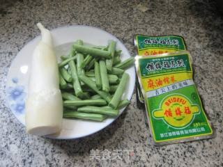 榨菜丝四季豆炒茭白