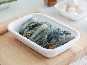 西班牙蒜香辣味虾🦐10分钟搞定的高级料理的做法 步骤3