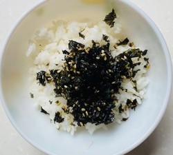 两款三文鱼鲜松黄瓜饭卷～馋熊同学三文鱼鲜松宝宝辅食的做法 步骤3