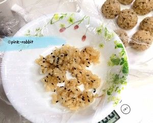 🍙章鱼小丸子机的妙用之圆球酱油烤饭团 by pink-rabbit的做法步骤 第4步