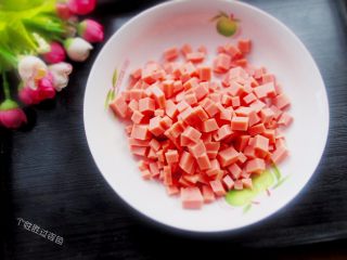 香菇鸡肉焗饭,午餐肉切丁