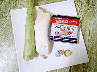 小炒午餐肉莴笋杏鲍菇