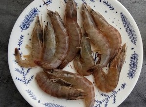 宝宝辅食～鲜虾松,挤上少许柠檬汁腌制一会儿（去去腥）