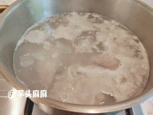 广东老火汤⑤‖小朋友最爱的茅根竹蔗玉米煲猪骨汤，没有之一的做法步骤 第5步