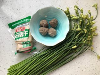 韭苔香干炒牛肉丸子片