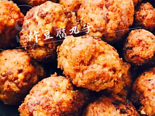 豆腐大肉丸子#春意绿#,诱人又漂亮美味的丸子做好嘞……